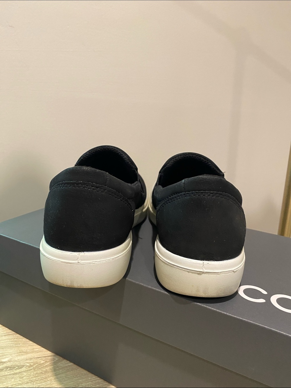 ECCO - Picture 4 of 11